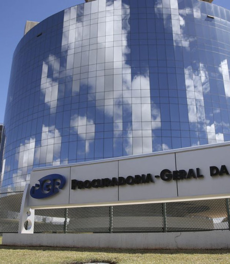 PGR deve se manifestar sobre supostas conversas entre Vorcaro e Moraes