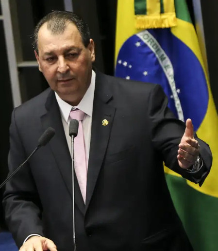 Relator da CCJ rejeita emendas da oposição que buscavam manter 6x1