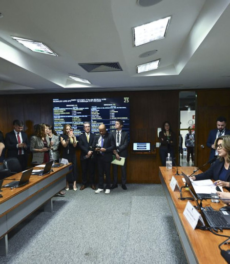 Comissão aprova MP da taxa das blusinhas: texto segue a plenários