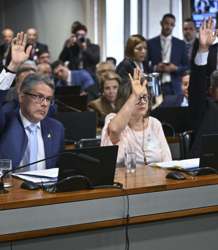 CCJ do Senado aprova texto-base da PEC da Segurança Pública