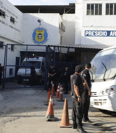 Sistema carcerário transfere bilhões em custos para famílias de presos