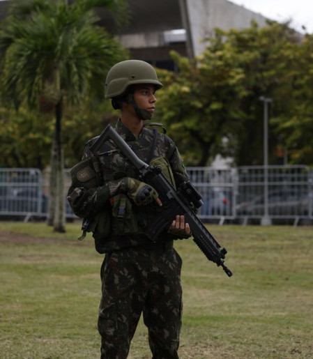Tropas militares vão reforçar locais de votação no Rio de Janeiro