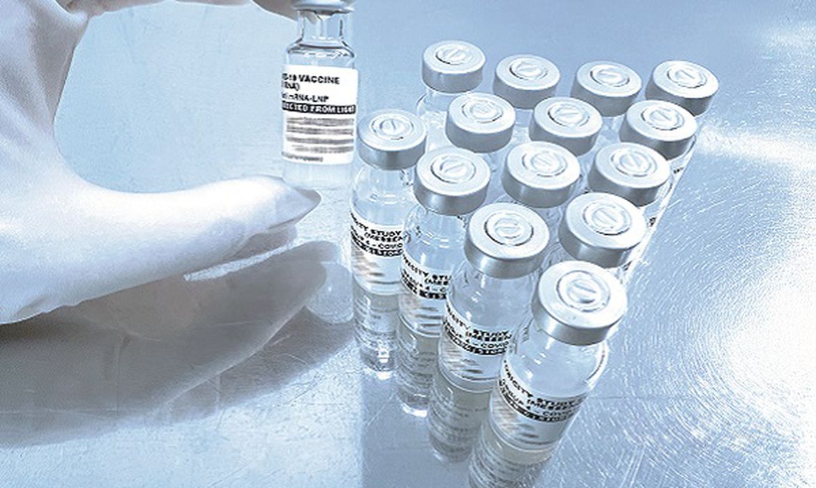 Fiocruz vai iniciar testes da primeira vacina RNAm contra a covid-19 