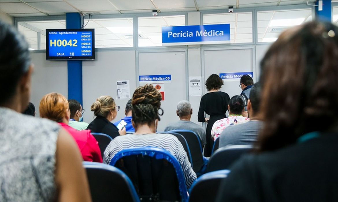 Fila de espera por perícia do INSS é zerada em agosto