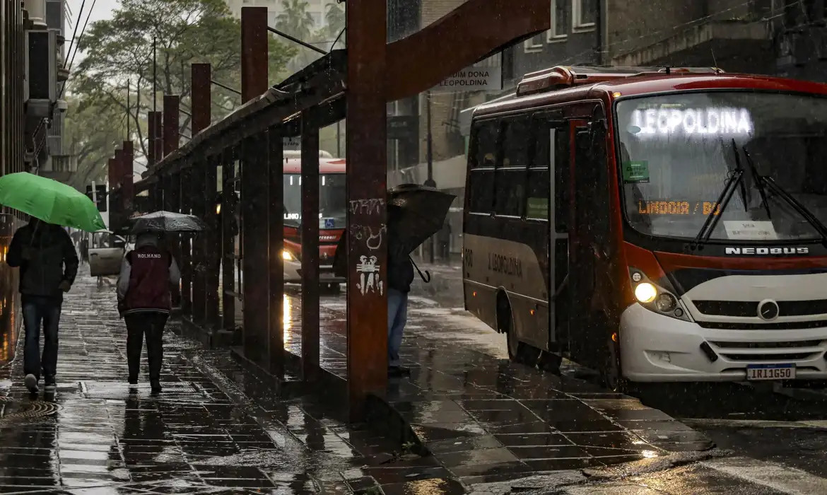 Feriadão: fim de semana deve ser de chuva em boa parte do país