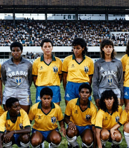 Desfile de 7 de Setembro homenageia pioneiras do futebol feminino