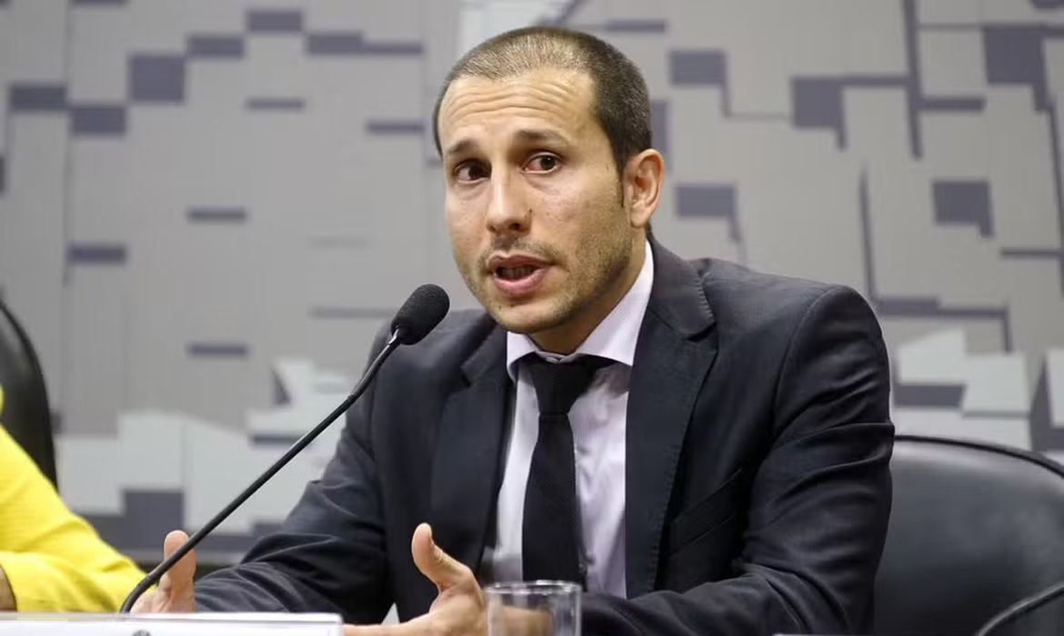 "Verdade prevalecerá", diz número 2 da PF após afastamento de Andrei 