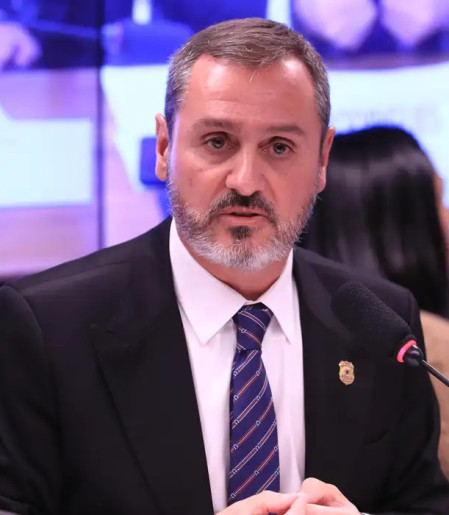 Dino determina reintegração de Andrei Rodrigues no comando da PF 