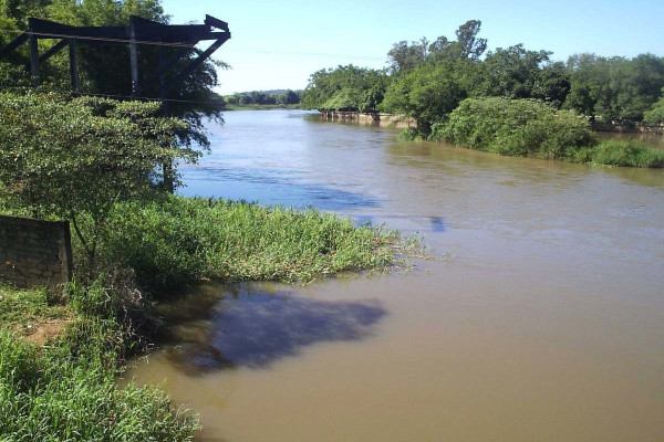 Rio Pardo visto da ponte da rodovia Cândido Portinari