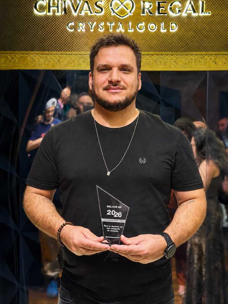 Tom Guimarães, do Ribeirão Comedy, comemora os cinco anos do projeto
