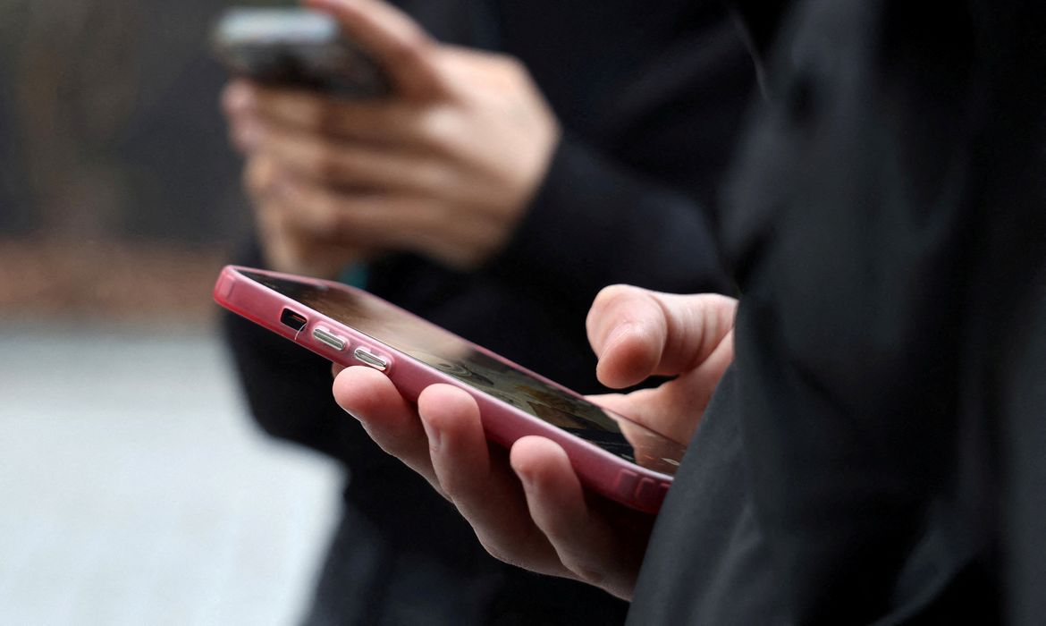 Jovem cria plataforma para ajudar nova geração de eleitores nas urnas