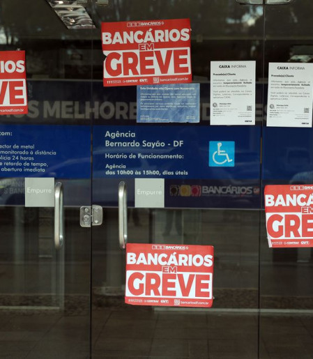 Bancários rejeitam proposta da Caixa e mantêm greve nacional
