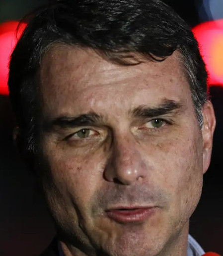 PF aponta cobranças de Flávio a Vorcaro por filme Dark Horse