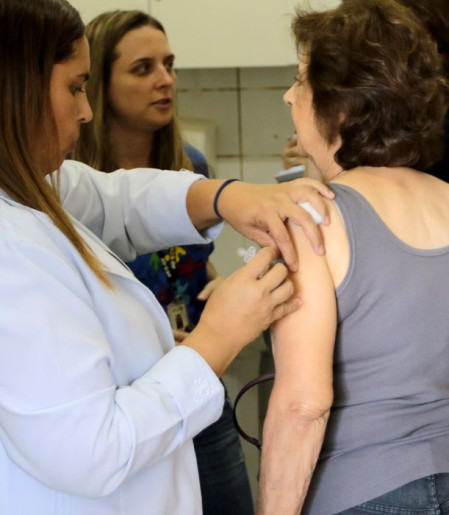 SUS amplia cobertura da vacina Pneumo 20 para maiores de 85 anos
