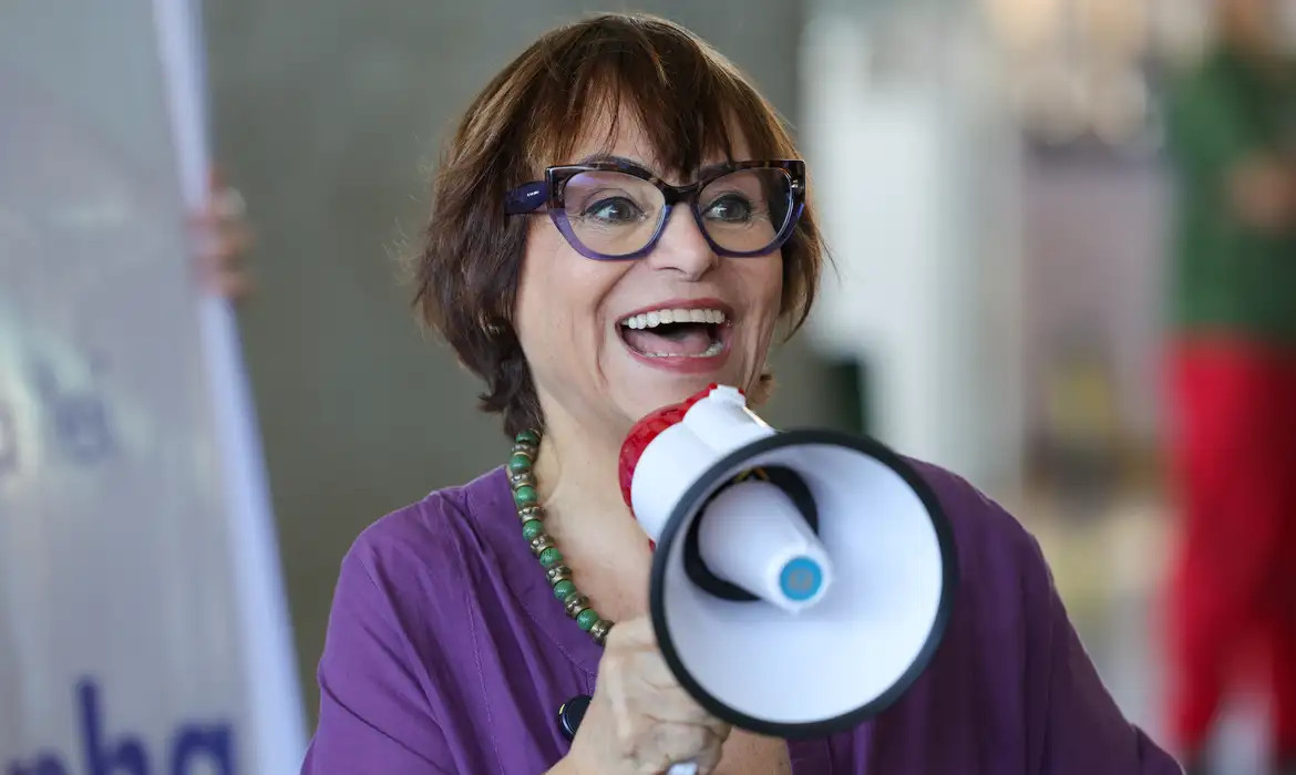 Viva Maria, da Rádio Nacional, presta serviço a mulheres há 45 anos 