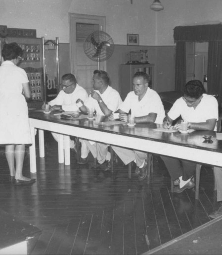 CONSELHO - Primeira reunião do Conselho da Faculdade de Medicina de Ribeirão Preto da Universidade de São Paulo, em 1963, comandada pelo professor Mauro Pereira Barreto. Autorizada em 1948, e instalada em 1952, a FMRP foi comandada, em seus 12 primeiros anos, pelo professor Zeferino Vaz e, desde então,é um dos maiores polos médicos do País.