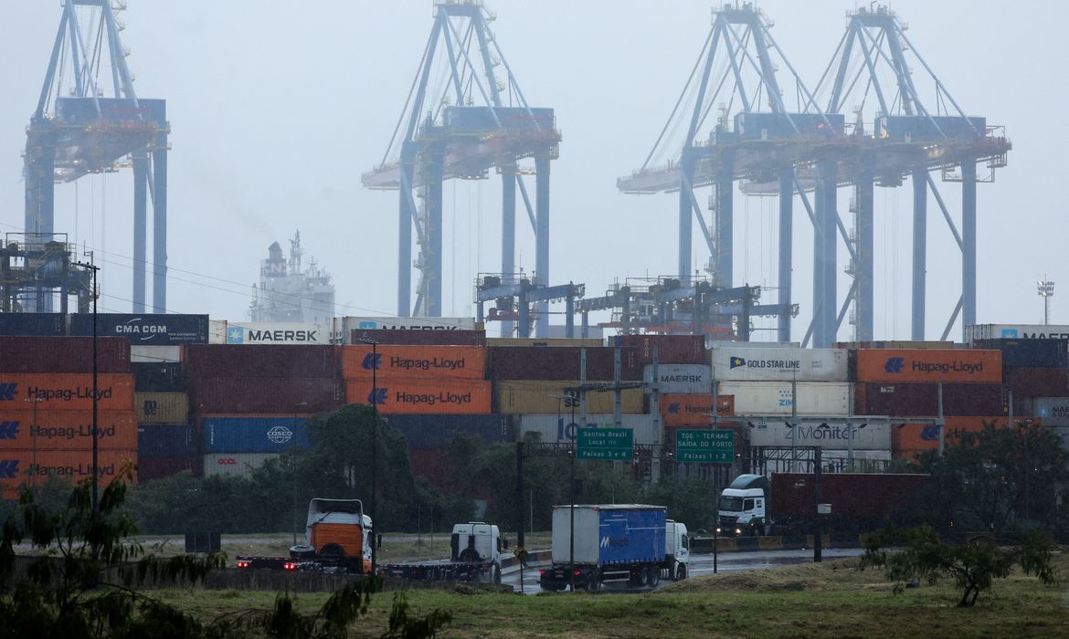 Empresas afetadas por tarifaço ou guerra já podem pedir empréstimo