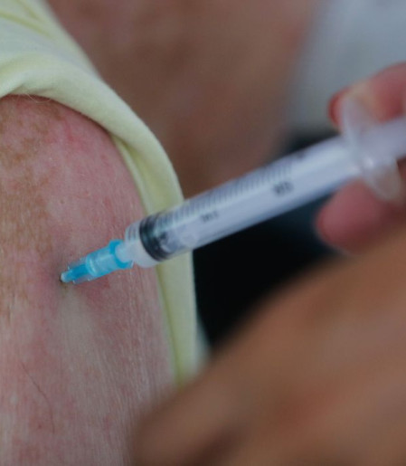 Rio amplia vacinação contra a covid-19 para idosos e trabalhadores