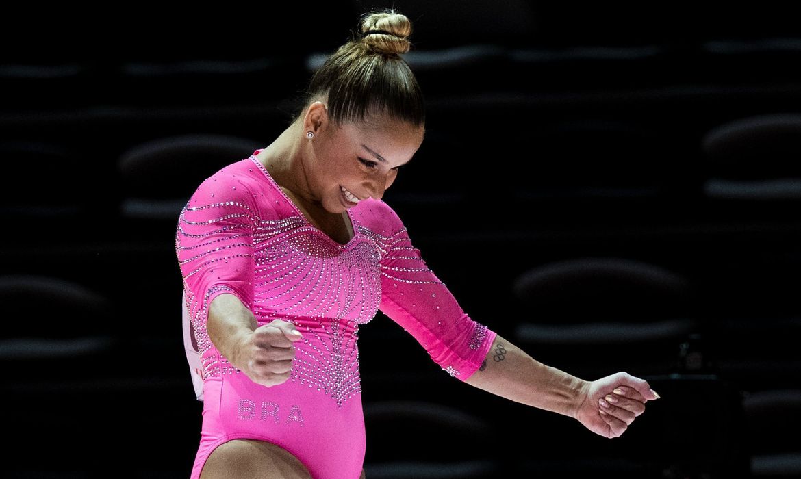 Flávia Saraiva é ouro nas assimétricas da Copa do Mundo de ginástica