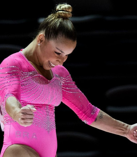 Flávia Saraiva é ouro nas assimétricas da Copa do Mundo de ginástica