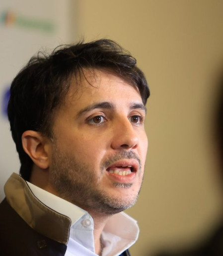 Renan propõe cortes na Previdência e alterar pisos da saúde e educação