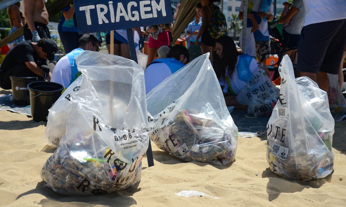 Praias de cinco estados vão receber mutirões de limpeza em setembro