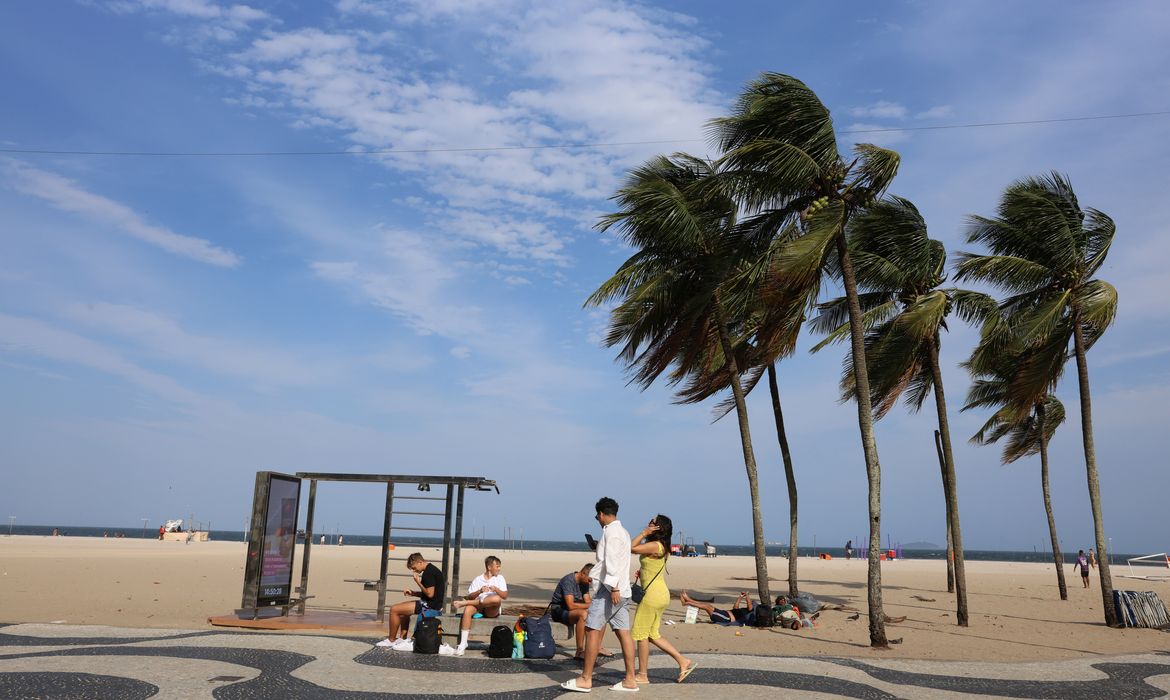 Após dias de chuva, Rio tem fim de semana com tempo mais firme e calor