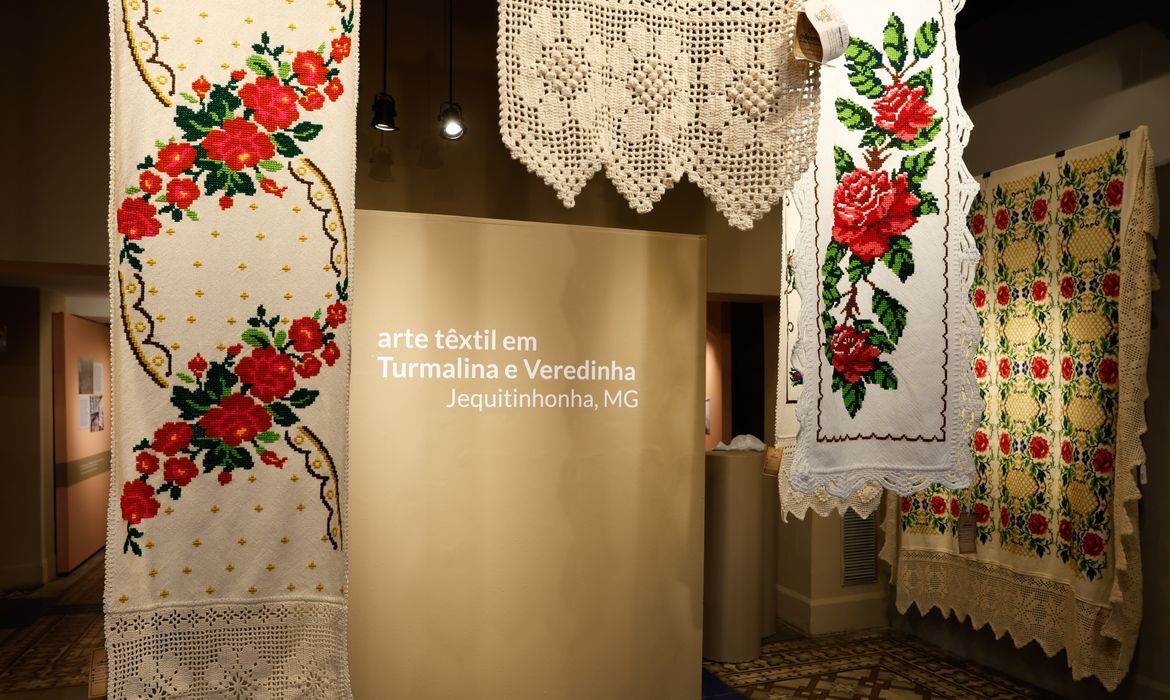 Museu do Folclore recebe bordados do Vale do Jequitinhonha