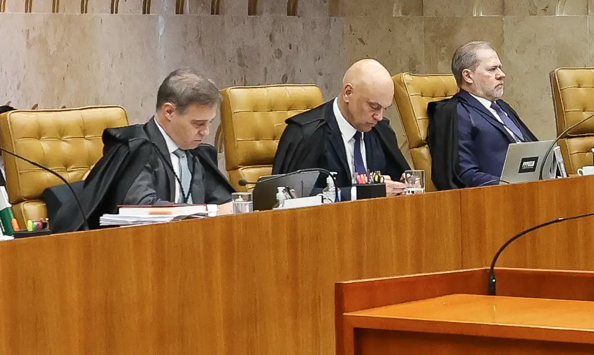 Mendonça acusa Moraes de direcionar investigação no STF