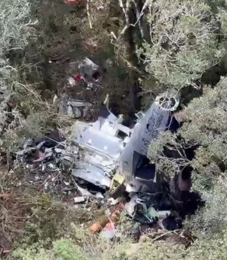 Bombeiros encontram helicóptero com corpo do cantor Rick