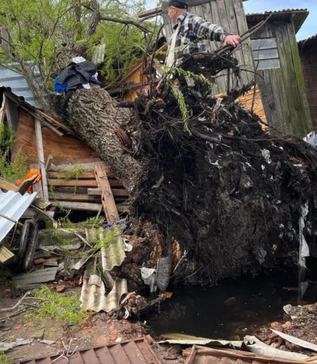Sobe para quatro o número de mortos em decorrência dos temporais no RS