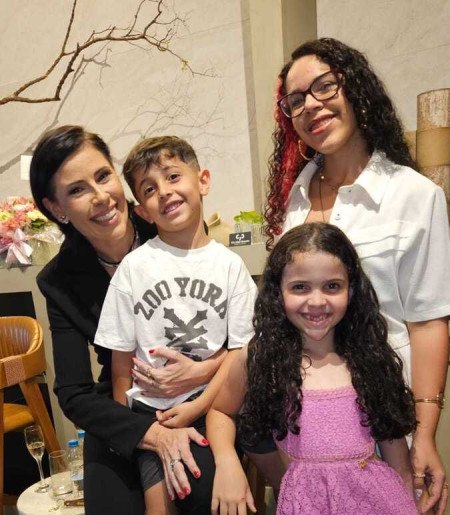 Luciana Prates e seus filhos