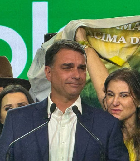Flávio usou jatinho ligado a Vorcaro em viagem em 2025, diz revista