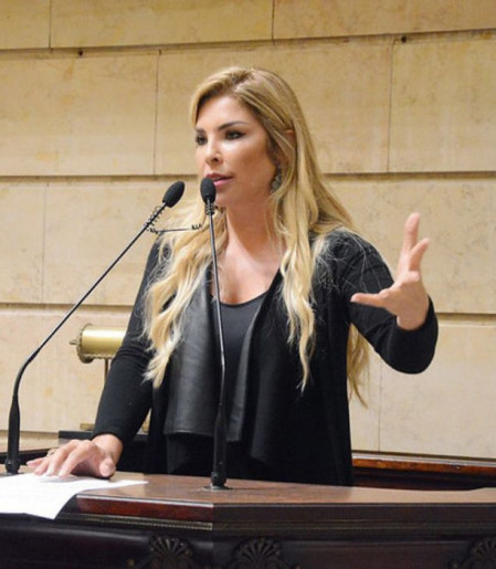 Polícia prende ex-vereadora Veronica Costa, condenada por tortura 