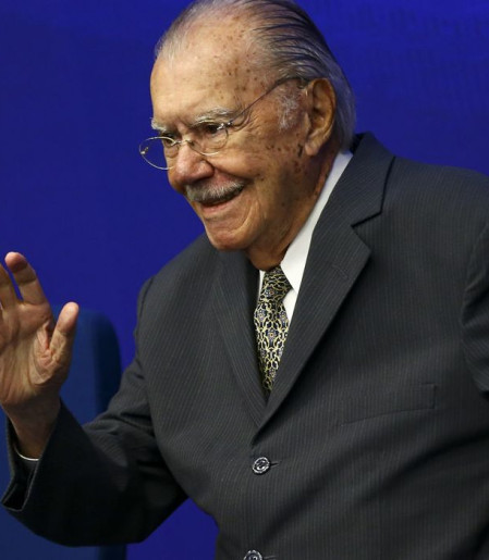 Sarney é internado no Sírio-Libanês para tratar pneumonia