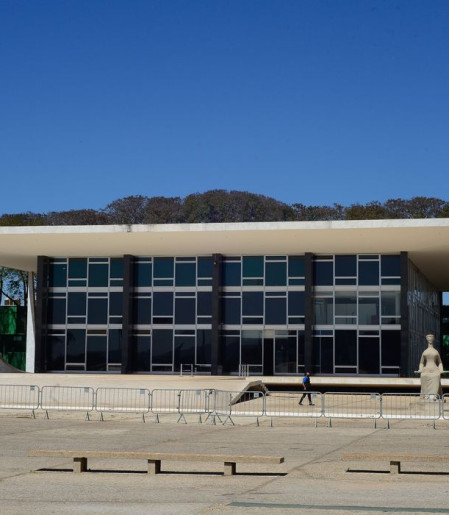 Fachin cobra manifestação da PGR sobre casos do INSS e Master
