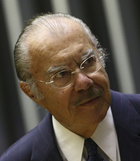 Ex-presidente José Sarney segue internado em hospital de São Paulo