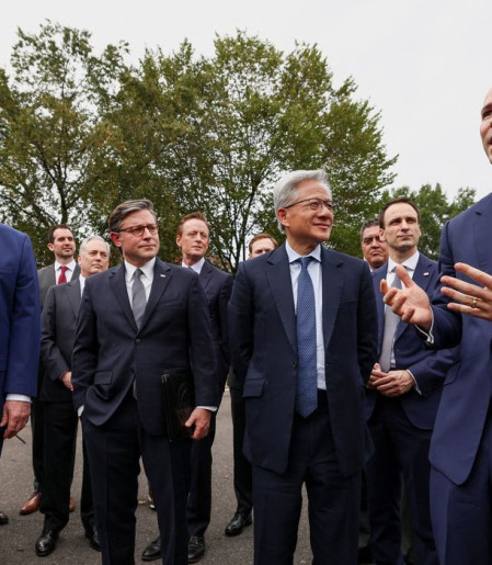 Trump anuncia autorregulação da IA por bigtechs em meio a temor social