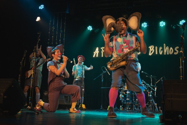 Grupo Flor de Crejoá apresenta espetáculo infantil que combina música, teatro e circo - Divulgação