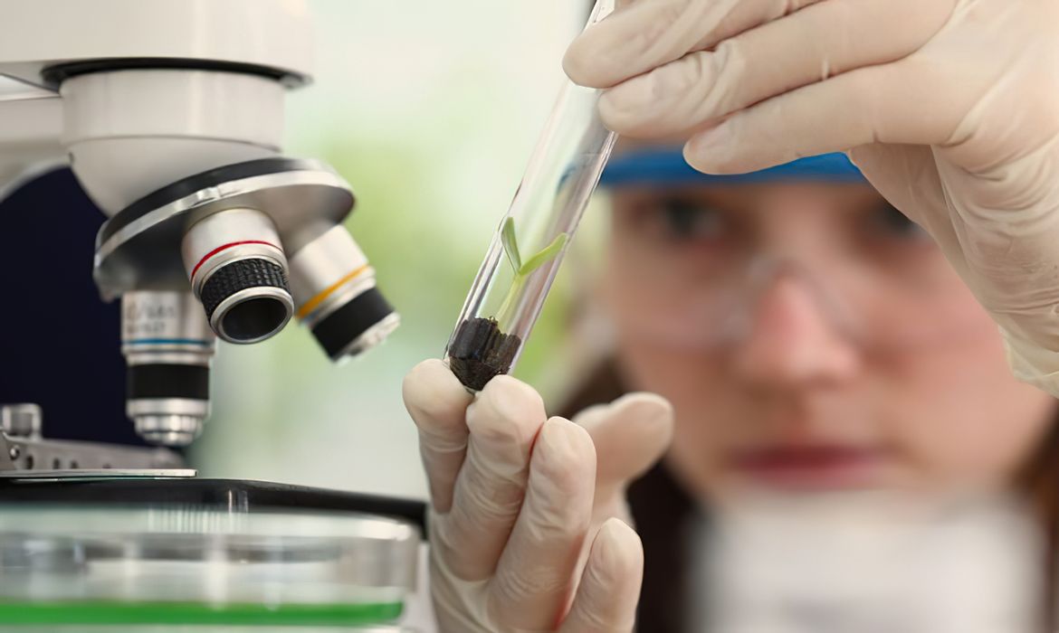 Imersão científica leva alunas e professoras a centros tecnológicos