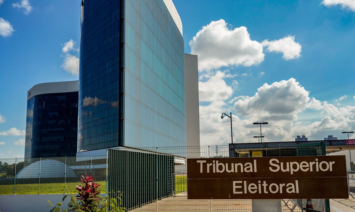 TSE decide que Globo não poderá exibir cadeira vazia em debate