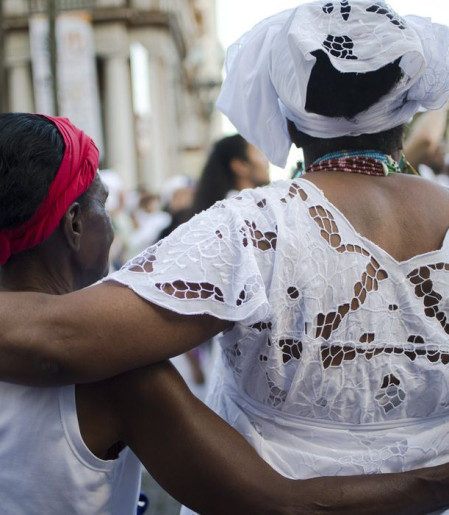 Ataques a símbolos religiosos reacendem debate sobre intolerância