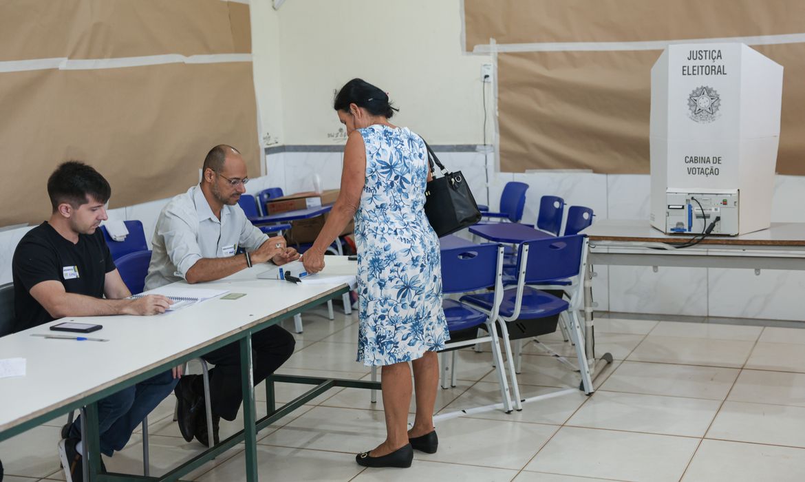 Seis estados e o DF terão segundo turno para governador