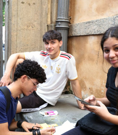 Menos numerosos em 2026, adolescentes exercem direito ao voto