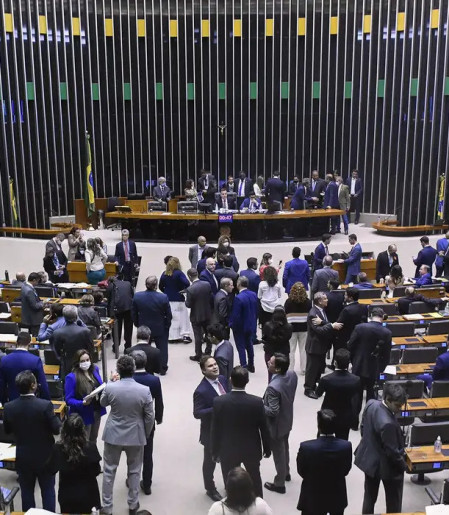 Representação de parlamentares negros segue baixa, diz pesquisadora  