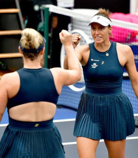 Dupla de Luisa Stefani avança às quartas do WTA 1000 de Pequim