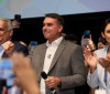 Flávio Bolsonaro recebe apoio de partidos e fala em mudar Constituição