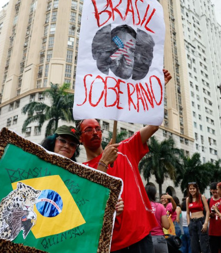 Estudantes fazem ato no Rio de Janeiro em defesa de voto em Lula