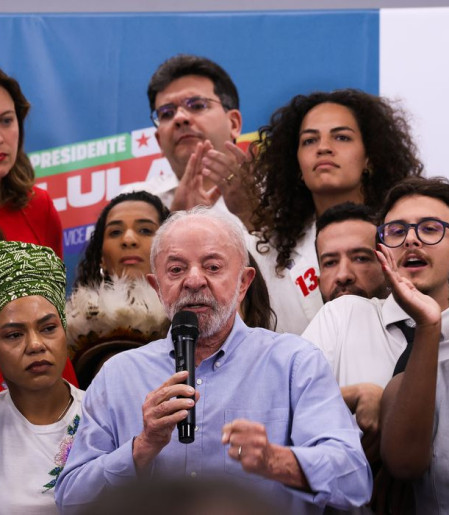 Lula cobra Flávio Bolsonaro sobre apoio ao fim da escala 6x1