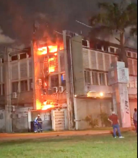PF vai investigar incêndio na Universidade Federal de Pernambuco